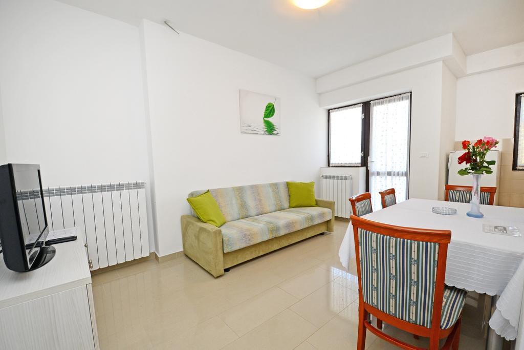Veleniki Apartments Mira מראה חיצוני תמונה