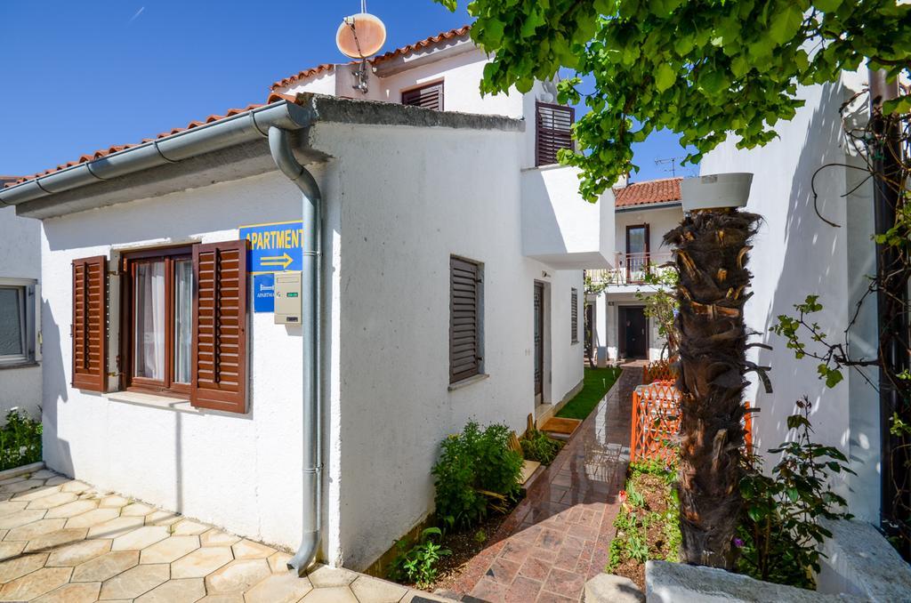 Veleniki Apartments Mira מראה חיצוני תמונה